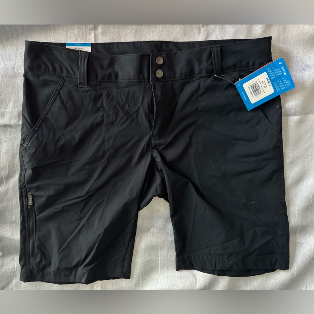Columbia women’s Black Flat Front Shorts
